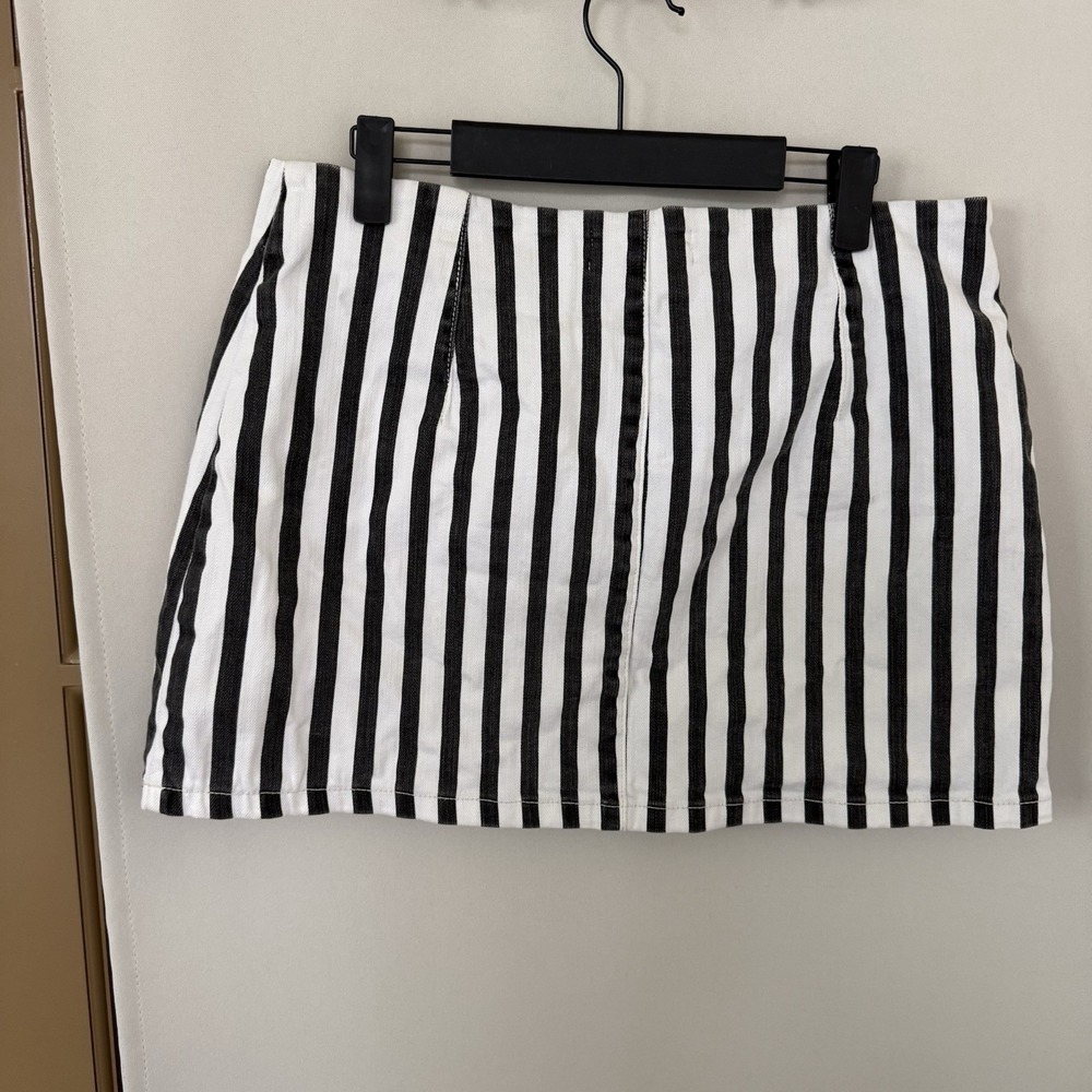 Urban Outfitters Womens Large Black White Stripe Zippers Mini Skirt Y2K Vibe - Picture 3 of 7
